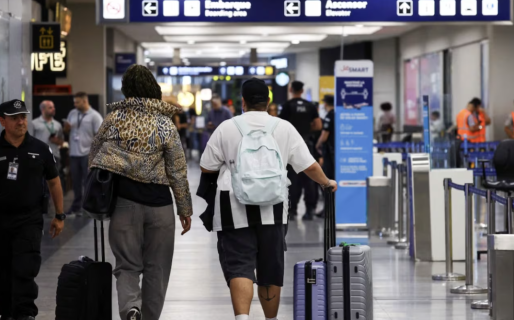 Los viajes de argentinos al exterior crecieron y el turismo mostró un déficit de US$4000 millones en 2025